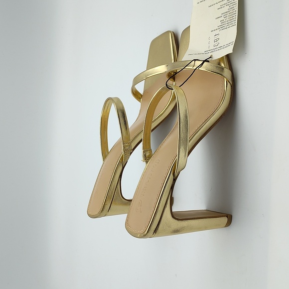 New 'The Drop' Strappy Square Toe Heel in Gold ⭐ Size 6 - Picture 10 of 12